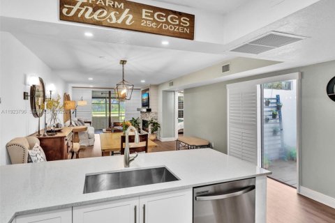 Casa en venta en Pembroke Pines, Florida, 3 dormitorios, 120.68 m2 № 1984172 - foto 19