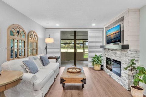 Casa en venta en Pembroke Pines, Florida, 3 dormitorios, 120.68 m2 № 1984172 - foto 7