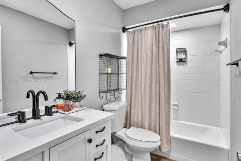 Casa en venta en Pembroke Pines, Florida, 3 dormitorios, 120.68 m2 № 1984172 - foto 24