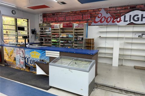 Снять в аренду коммерческую недвижимость в Окала, Флорида 898.46м2, № 1608303 - фото 2