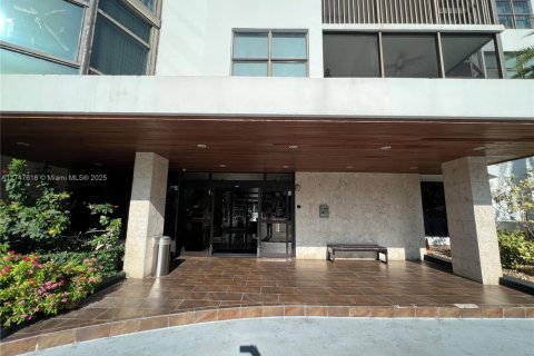 Condo in Aventura, Florida, 2 bedrooms  № 1710811 - photo 2