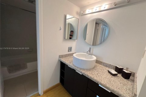 Condo in Aventura, Florida, 2 bedrooms  № 1710811 - photo 15