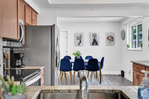 House in Hollywood, Florida 3 bedrooms, 153.1 sq.m. № 1930209 - photo 6