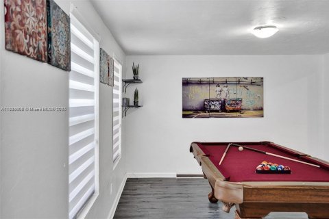 House in Hollywood, Florida 3 bedrooms, 153.1 sq.m. № 1930209 - photo 15