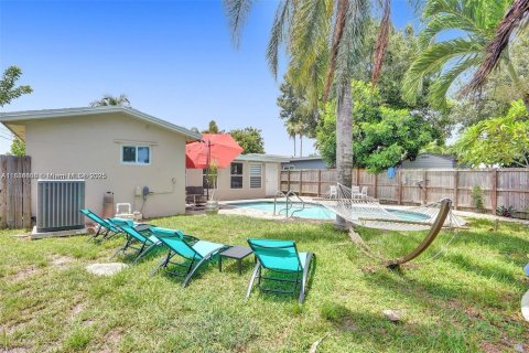 House in Hollywood, Florida 3 bedrooms, 153.1 sq.m. № 1930209 - photo 19