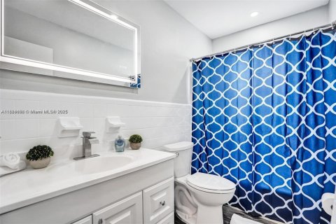 House in Hollywood, Florida 3 bedrooms, 153.1 sq.m. № 1930209 - photo 26