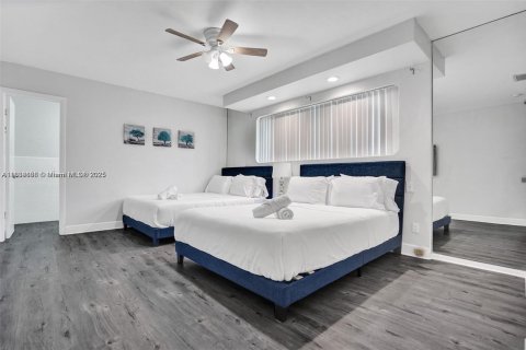 House in Hollywood, Florida 3 bedrooms, 153.1 sq.m. № 1930209 - photo 28