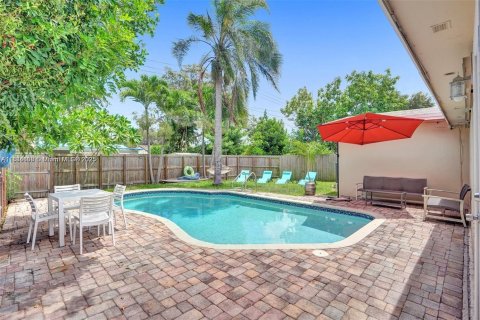 House in Hollywood, Florida 3 bedrooms, 153.1 sq.m. № 1930209 - photo 23