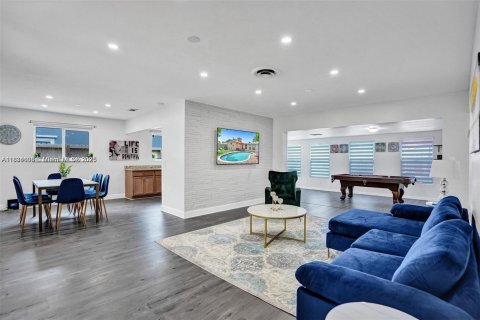 House in Hollywood, Florida 3 bedrooms, 153.1 sq.m. № 1930209 - photo 3