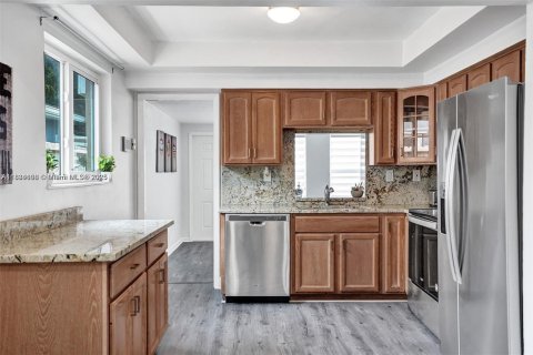 House in Hollywood, Florida 3 bedrooms, 153.1 sq.m. № 1930209 - photo 7