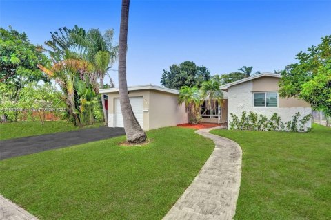 House in Hollywood, Florida 3 bedrooms, 153.1 sq.m. № 1930209 - photo 1