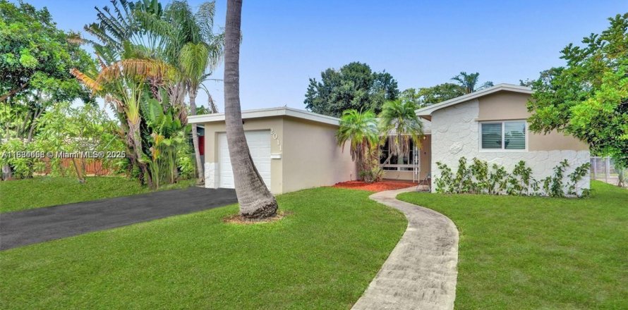House in Hollywood, Florida 3 bedrooms, 153.1 sq.m. № 1930209