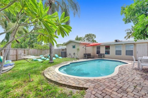 House in Hollywood, Florida 3 bedrooms, 153.1 sq.m. № 1930209 - photo 17