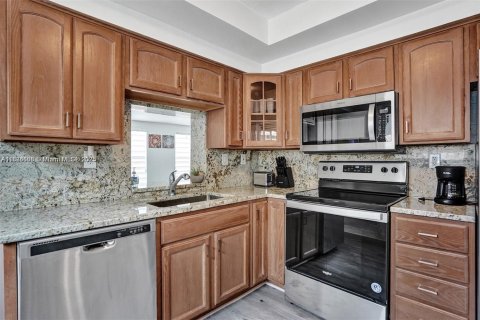 House in Hollywood, Florida 3 bedrooms, 153.1 sq.m. № 1930209 - photo 9