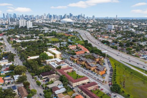 Купить кондоминиум в Майами, Флорида 2 спальни, 60.39м2, № 1927969 - фото 19