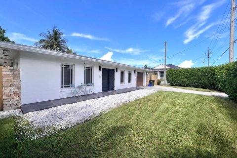 House in Delray Beach, Florida 2 bedrooms, 102.19 sq.m. № 2170020 - photo 4