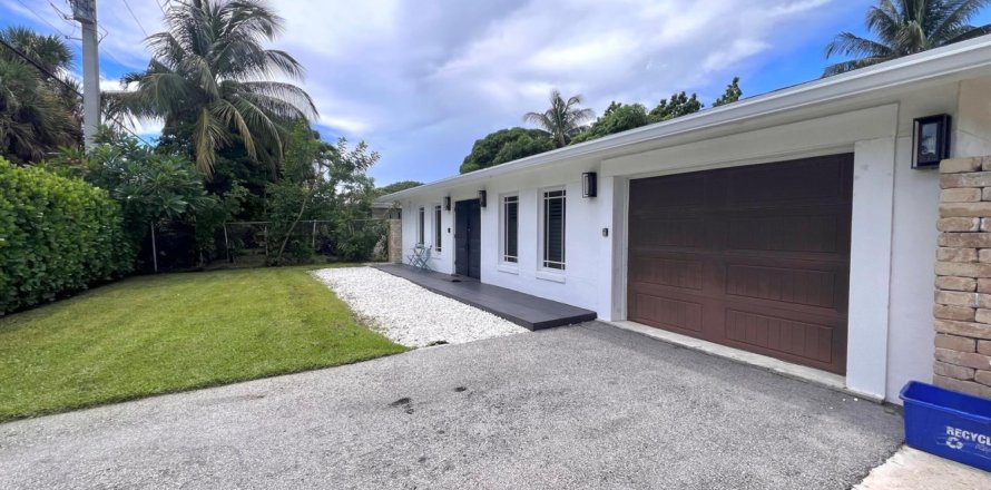House in Delray Beach, Florida 2 bedrooms, 102.19 sq.m. № 2170020