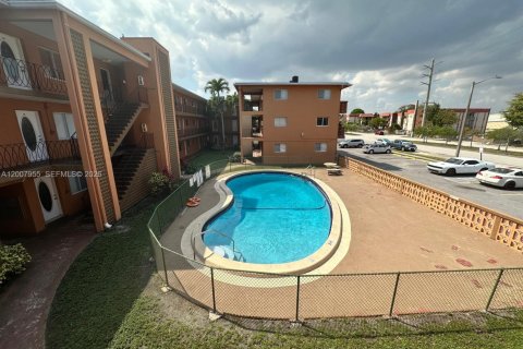 Condominio en alquiler en Miami, Florida, 2 dormitorios, 60.2 m2 № 2076268 - foto 8