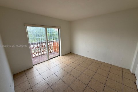 Condominio en alquiler en Miami, Florida, 2 dormitorios, 60.2 m2 № 2076268 - foto 2