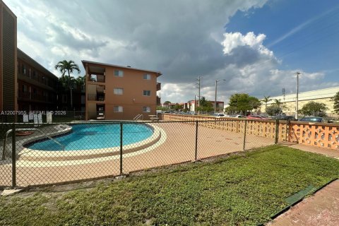 Condominio en Miami, Florida, 2 dormitorios  № 2076268