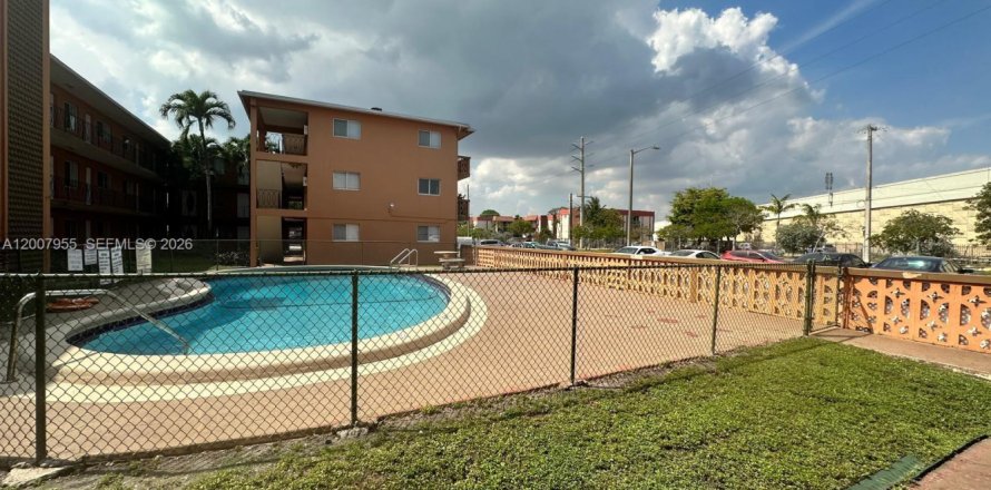 Condominio en Miami, Florida, 2 dormitorios  № 2076268