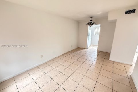 Condominio en alquiler en Miami, Florida, 2 dormitorios, 60.2 m2 № 2076268 - foto 6
