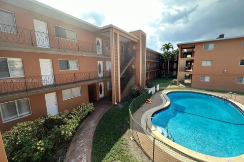 Condominio en alquiler en Miami, Florida, 2 dormitorios, 60.2 m2 № 2076268 - foto 9