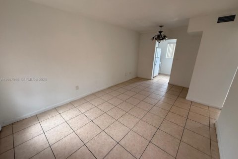 Condominio en alquiler en Miami, Florida, 2 dormitorios, 60.2 m2 № 2076268 - foto 7