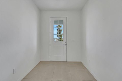Townhouse in San Antonio, Florida 3 bedrooms, 148.83 sq.m. № 2374055 - photo 9