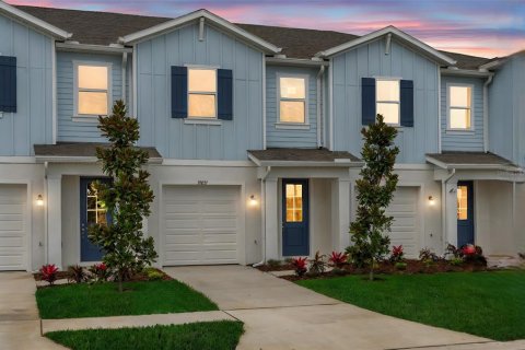 Townhouse in San Antonio, Florida 3 bedrooms, 148.83 sq.m. № 2374055 - photo 2