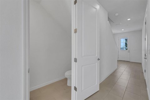 Townhouse in San Antonio, Florida 3 bedrooms, 148.83 sq.m. № 2374055 - photo 10