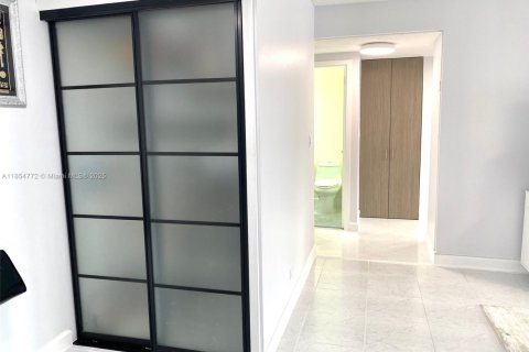 Copropriété à vendre à Sunny Isles Beach, Floride: 1 chambre, 87.61 m2 № 1962513 - photo 26