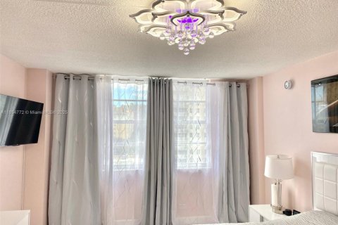 Copropriété à vendre à Sunny Isles Beach, Floride: 1 chambre, 87.61 m2 № 1962513 - photo 16