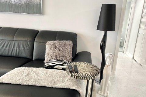 Copropriété à vendre à Sunny Isles Beach, Floride: 1 chambre, 87.61 m2 № 1962513 - photo 27