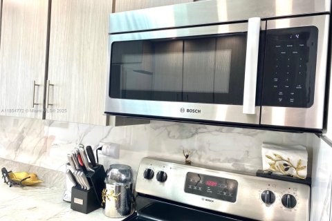 Copropriété à vendre à Sunny Isles Beach, Floride: 1 chambre, 87.61 m2 № 1962513 - photo 21