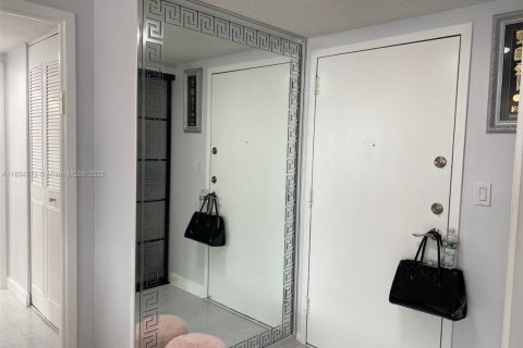 Copropriété à vendre à Sunny Isles Beach, Floride: 1 chambre, 87.61 m2 № 1962513 - photo 25