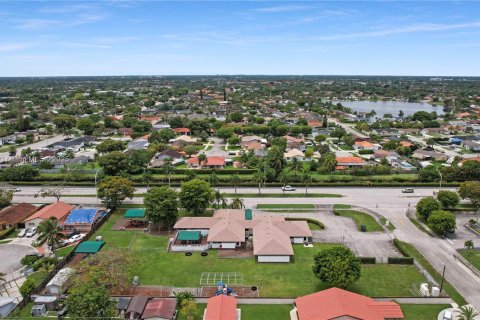 Купить коммерческую недвижимость в Майами, Флорида № 1979257 - фото 10