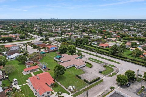 Купить коммерческую недвижимость в Майами, Флорида № 1979257 - фото 11