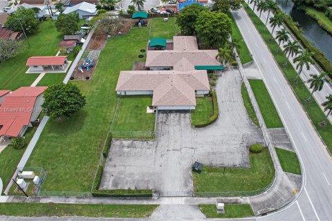 Купить коммерческую недвижимость в Майами, Флорида № 1979257 - фото 7