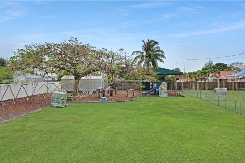 Купить коммерческую недвижимость в Майами, Флорида № 1979257 - фото 3