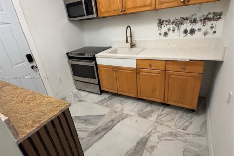 Villa ou maison à louer à Miami, Floride: 3 chambres, 122.63 m2 № 1944499 - photo 8