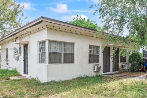 Villa ou maison à louer à Miami, Floride: 3 chambres, 122.63 m2 № 1944499 - photo 10