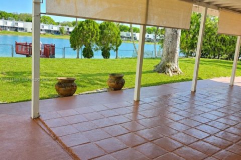 Villa ou maison à vendre à Miami, Floride: 3 chambres, 136.75 m2 № 2085422 - photo 4