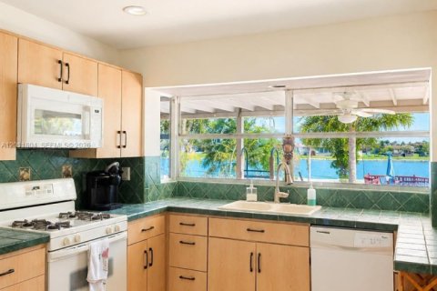 Villa ou maison à vendre à Miami, Floride: 3 chambres, 136.75 m2 № 2085422 - photo 8