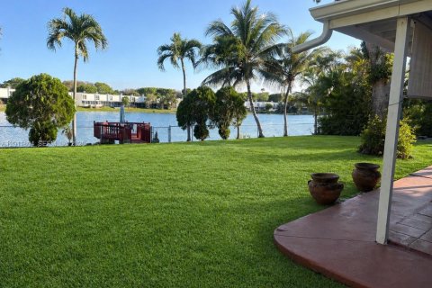 Villa ou maison à vendre à Miami, Floride: 3 chambres, 136.75 m2 № 2085422 - photo 3