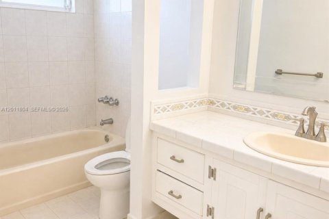 Villa ou maison à vendre à Miami, Floride: 3 chambres, 136.75 m2 № 2085422 - photo 12