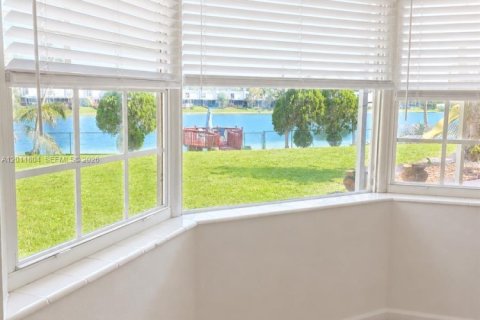 Villa ou maison à vendre à Miami, Floride: 3 chambres, 136.75 m2 № 2085422 - photo 15