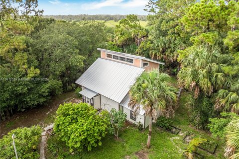 Casa en venta en Indiantown, Florida, 3 dormitorios, 156.35 m2 № 1978068 - foto 1