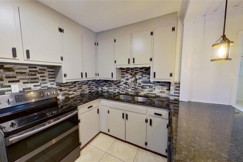 House in Saint Petersburg, Florida 4 bedrooms, 169.08 sq.m. № 1835634 - photo 21