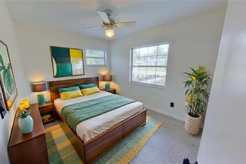 House in Saint Petersburg, Florida 4 bedrooms, 169.08 sq.m. № 1835634 - photo 12